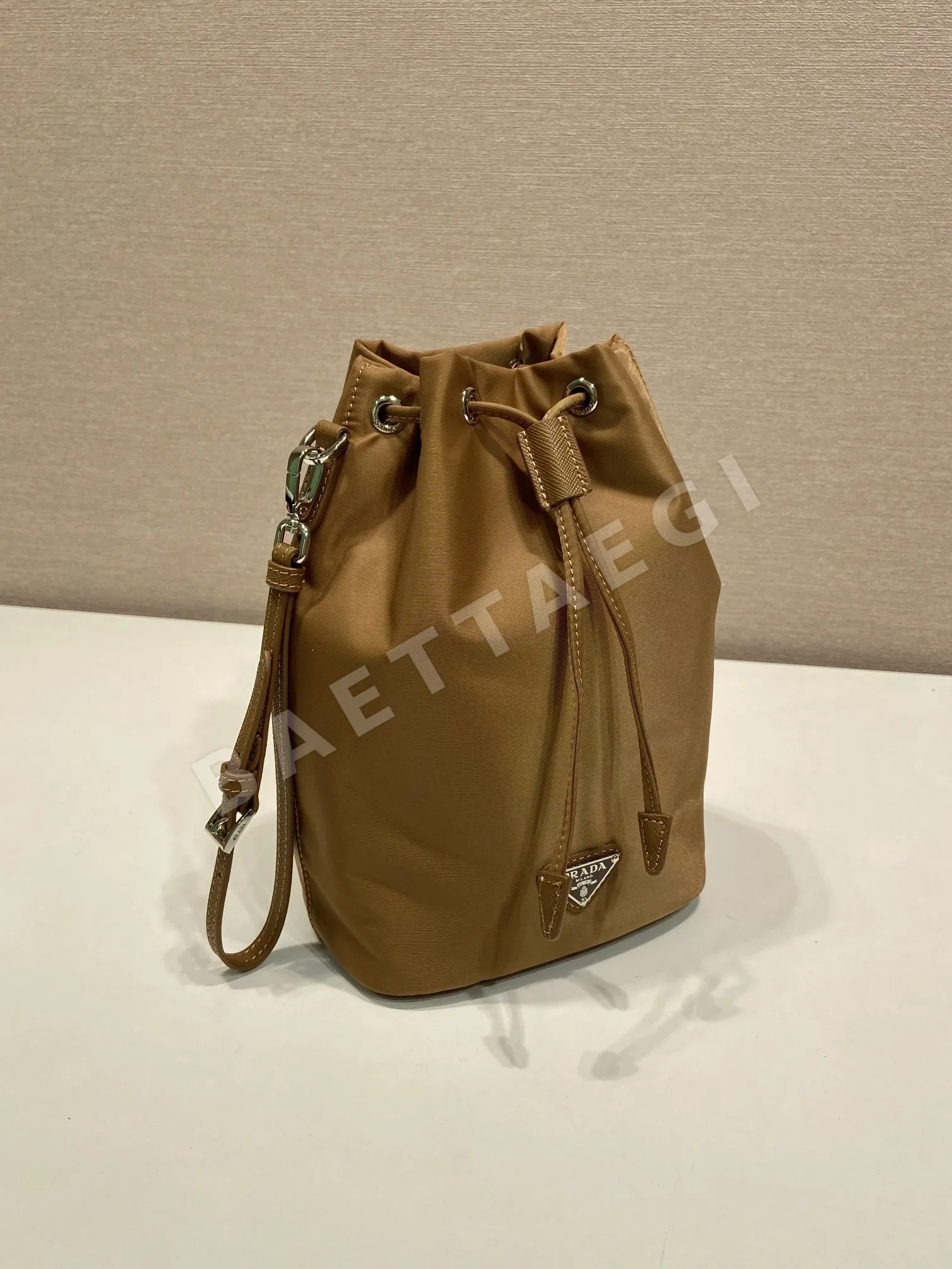 프라다 복조리 나일론 클러치백 상세 이미지 2