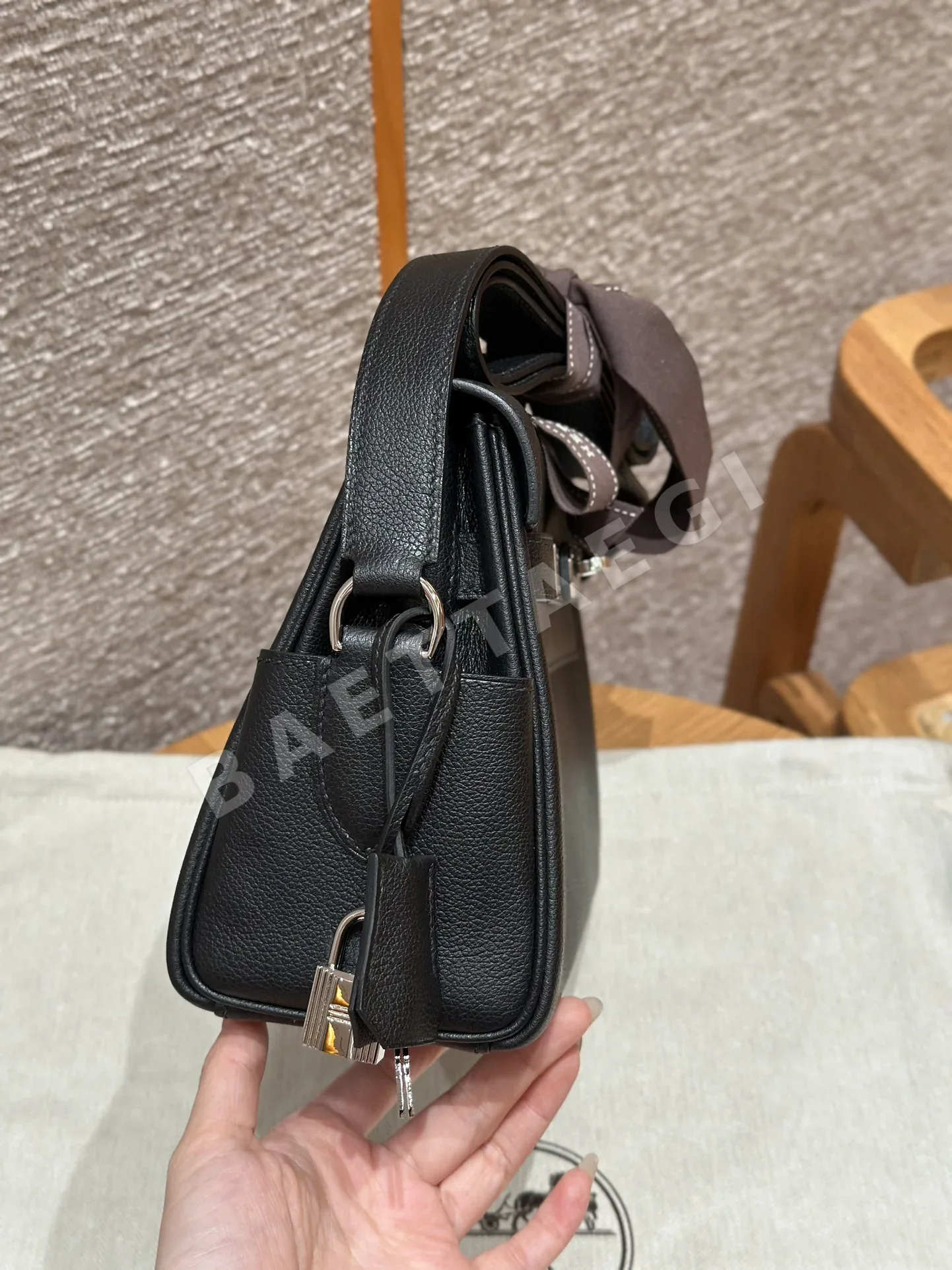 에르메스 켈리 메신저 가방 상세 이미지 3