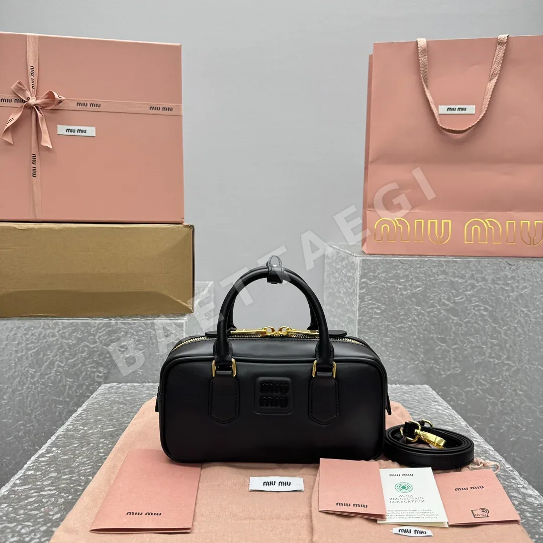 미우미우 볼링백 스몰 블랙 가방 68464