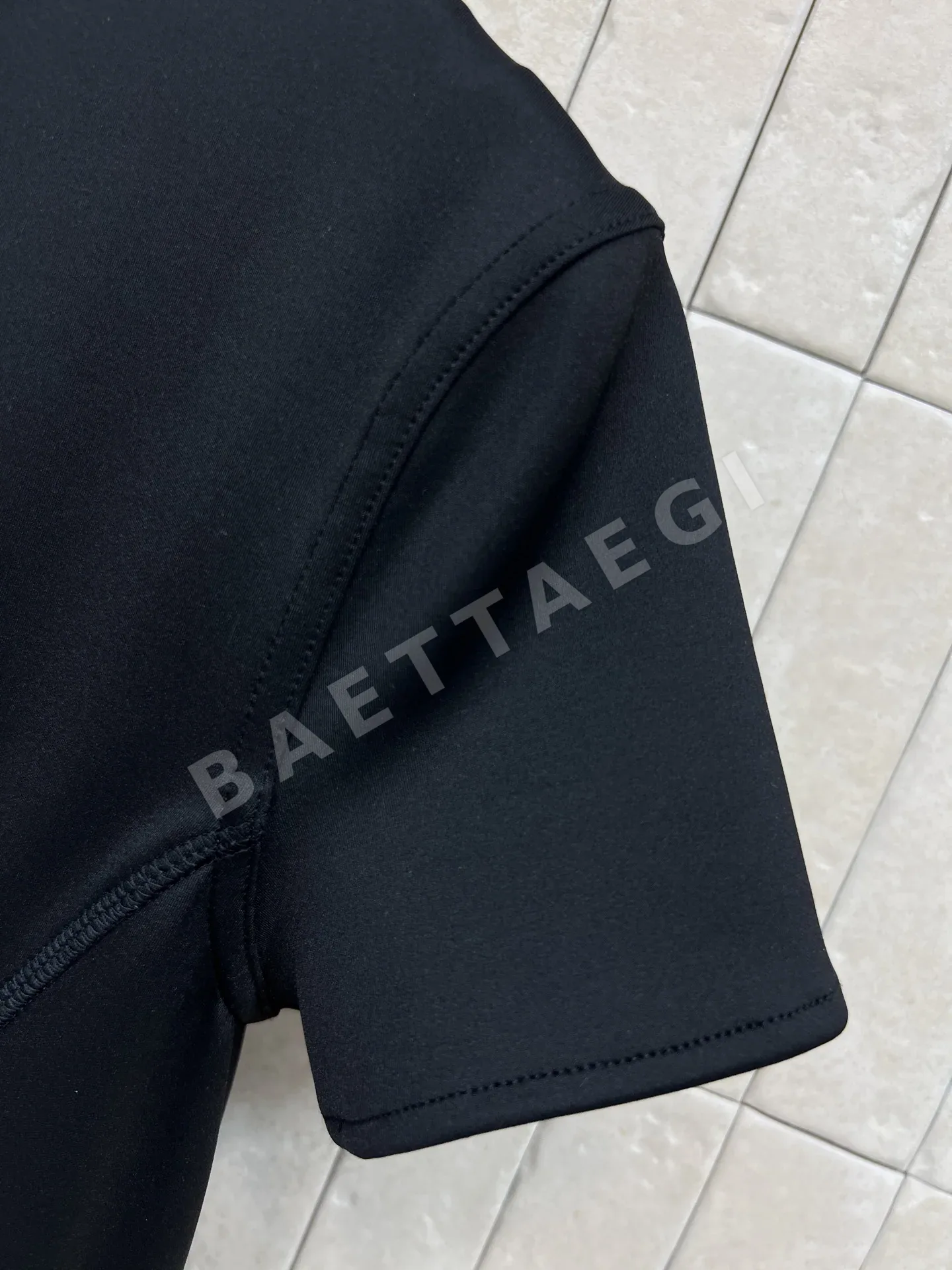 루이비통 블랙 프릴 에어레이어 여성 원피스 상세 이미지 5