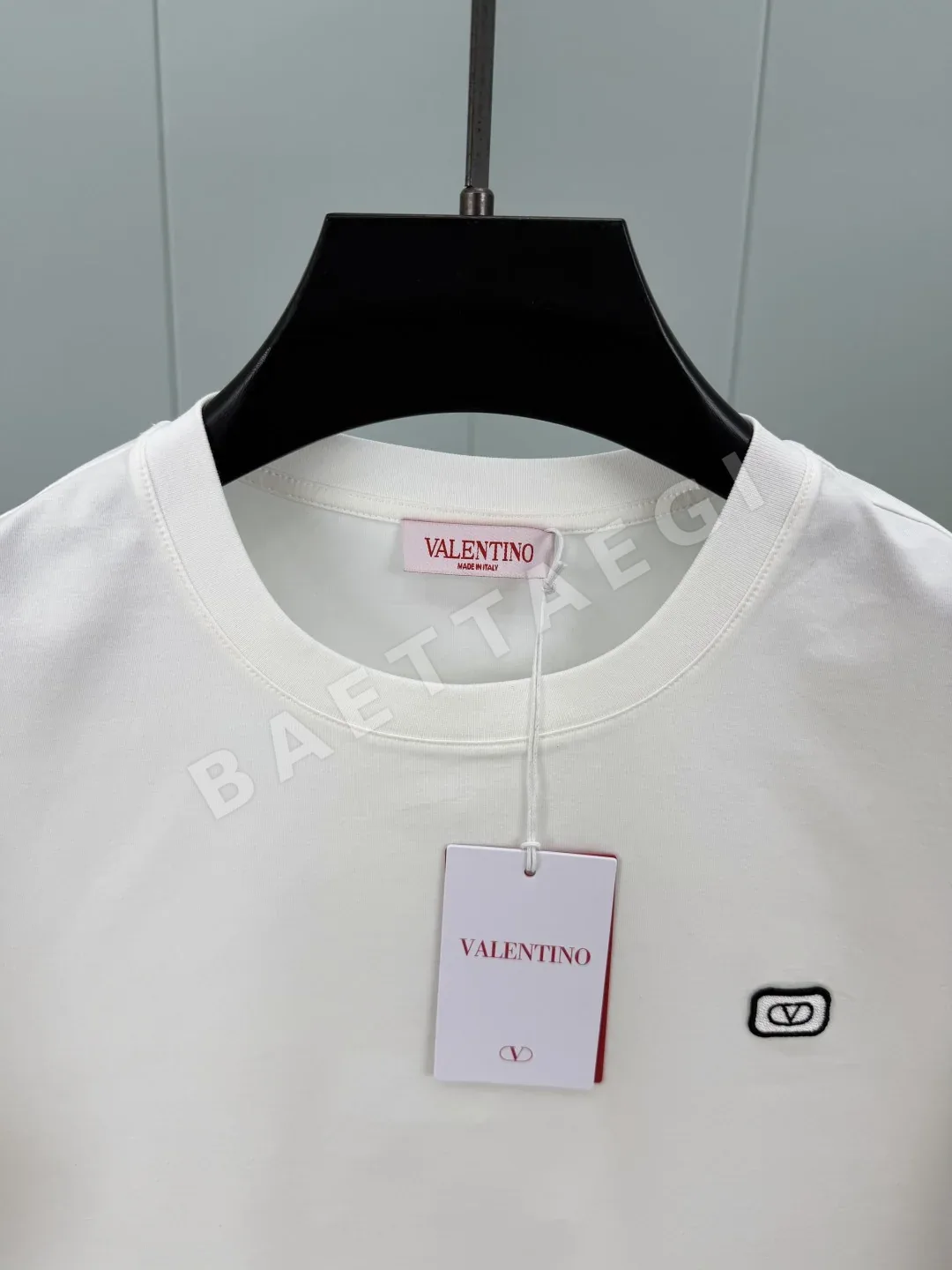발렌티노 V 로고 3D 자수 남성 반팔 티셔츠 상세 이미지 6