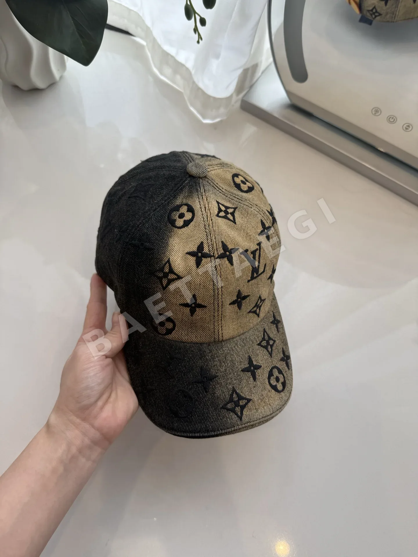 루이비통 그라데이션 데님 모노그램 베이스볼캡 상세 이미지 9