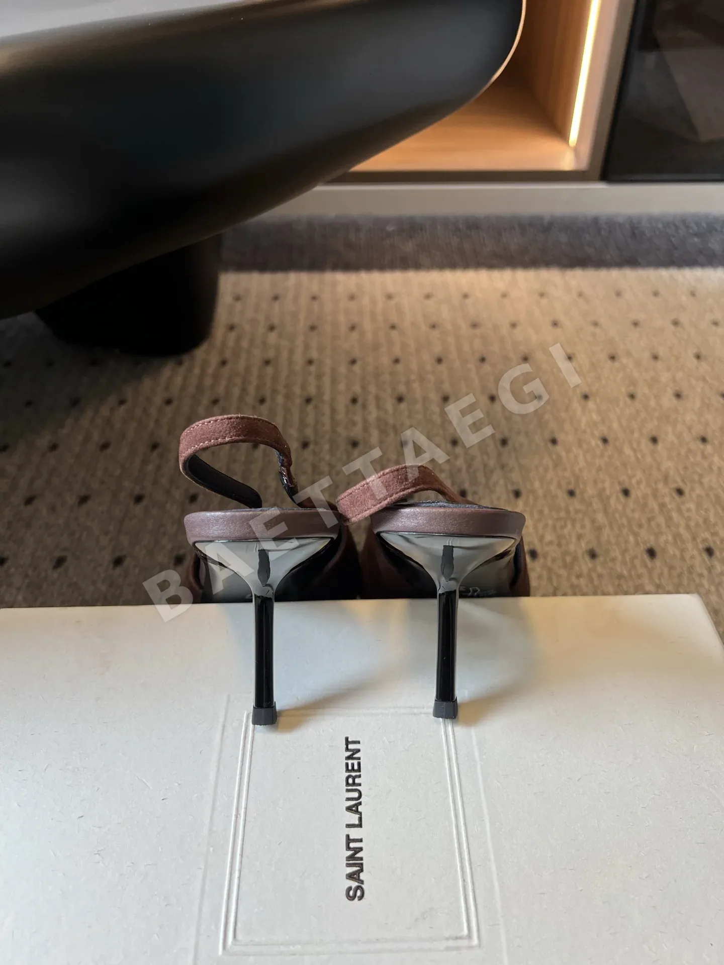 생로랑 포인티드 토 하이힐 샌들 상세 이미지 9