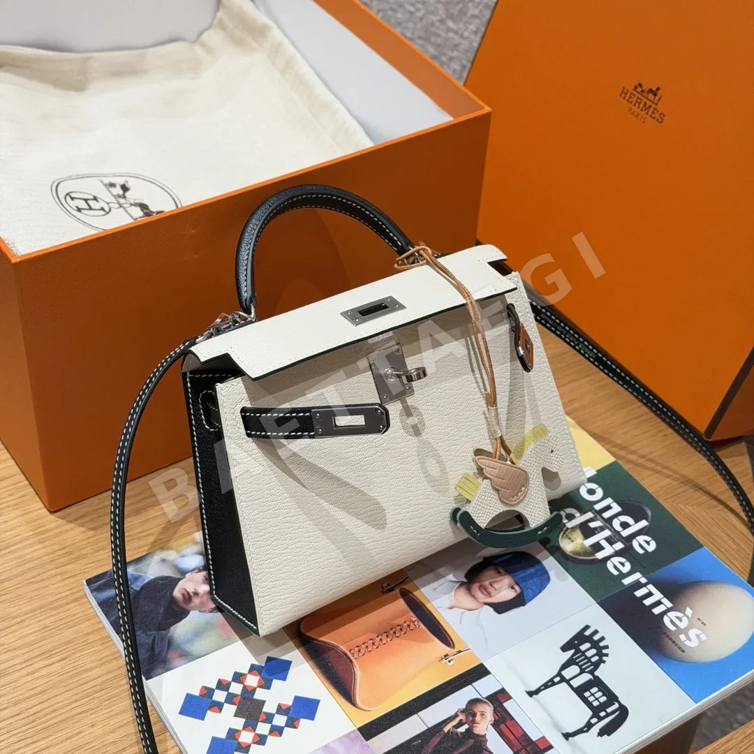에르메스 미니 켈리 가방 밀크셰이크 화이트 실버 하드웨어 18249