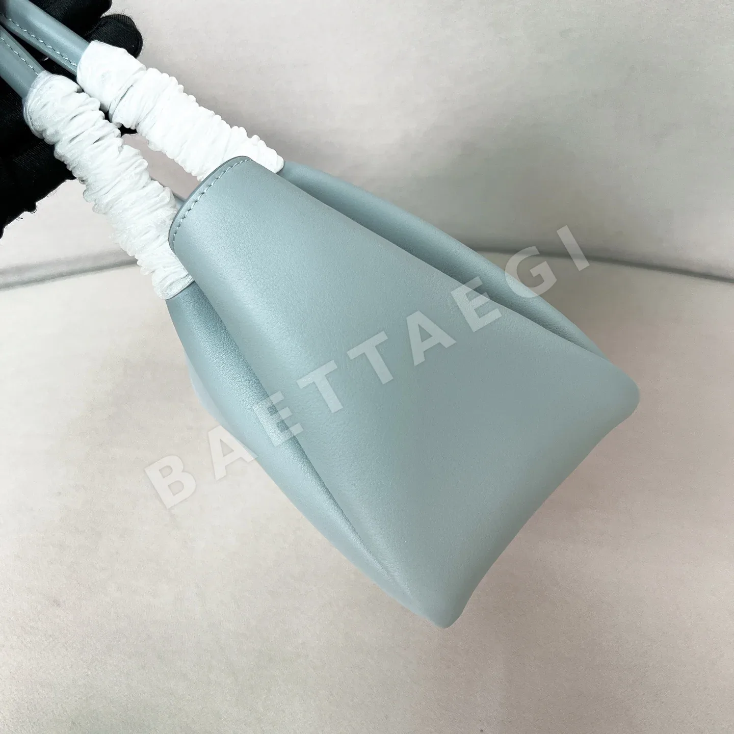 프라다 소프트그레인 호보 가방 1BA444 상세 이미지 3