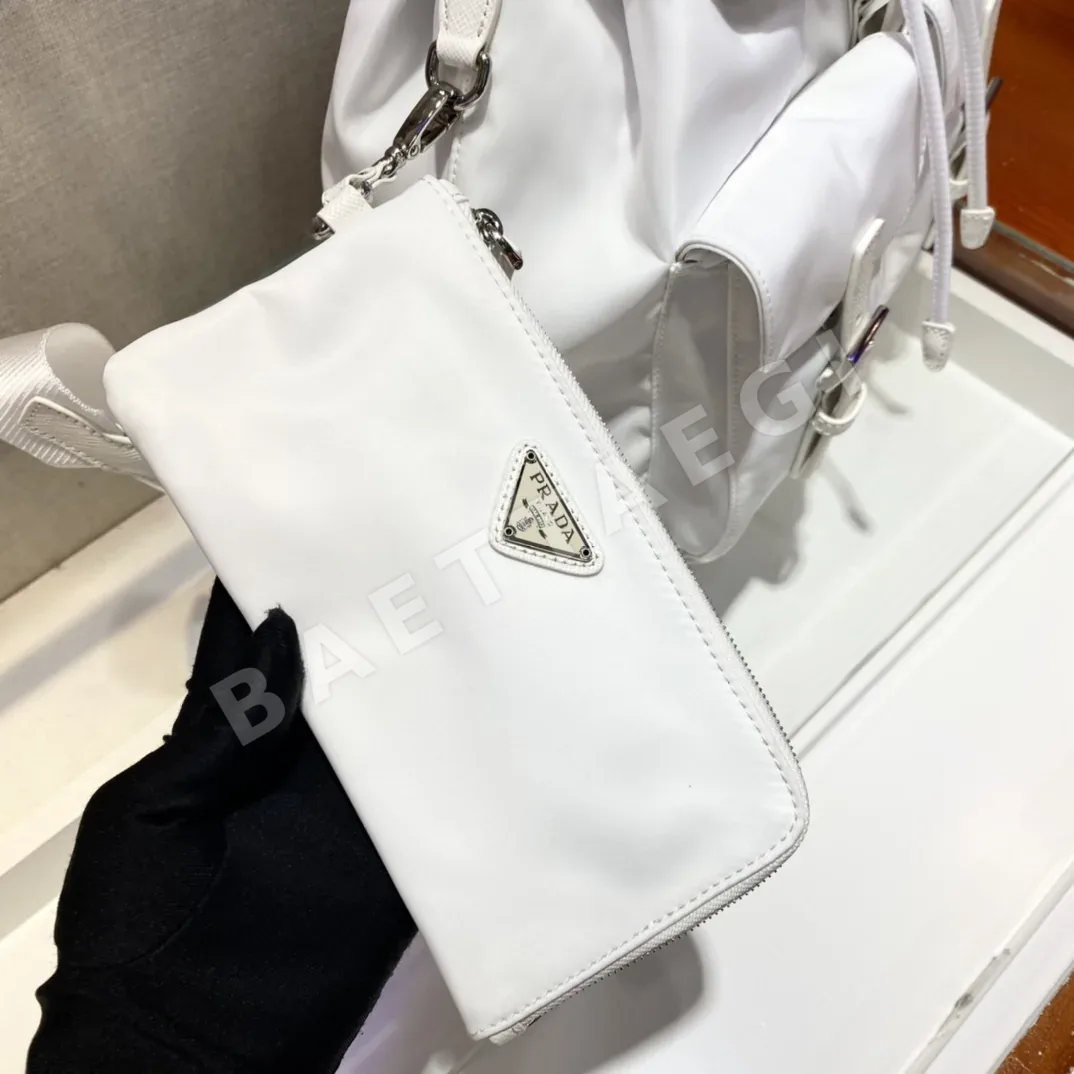 프라다 나일론 삼각로고 백팩 1BZ811 상세 이미지 7