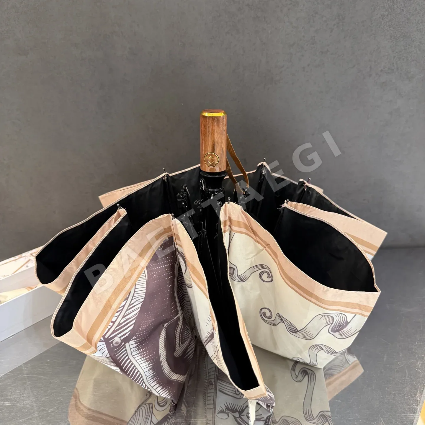 버버리 3단 접이식 자외선 차단 우산 상세 이미지 3