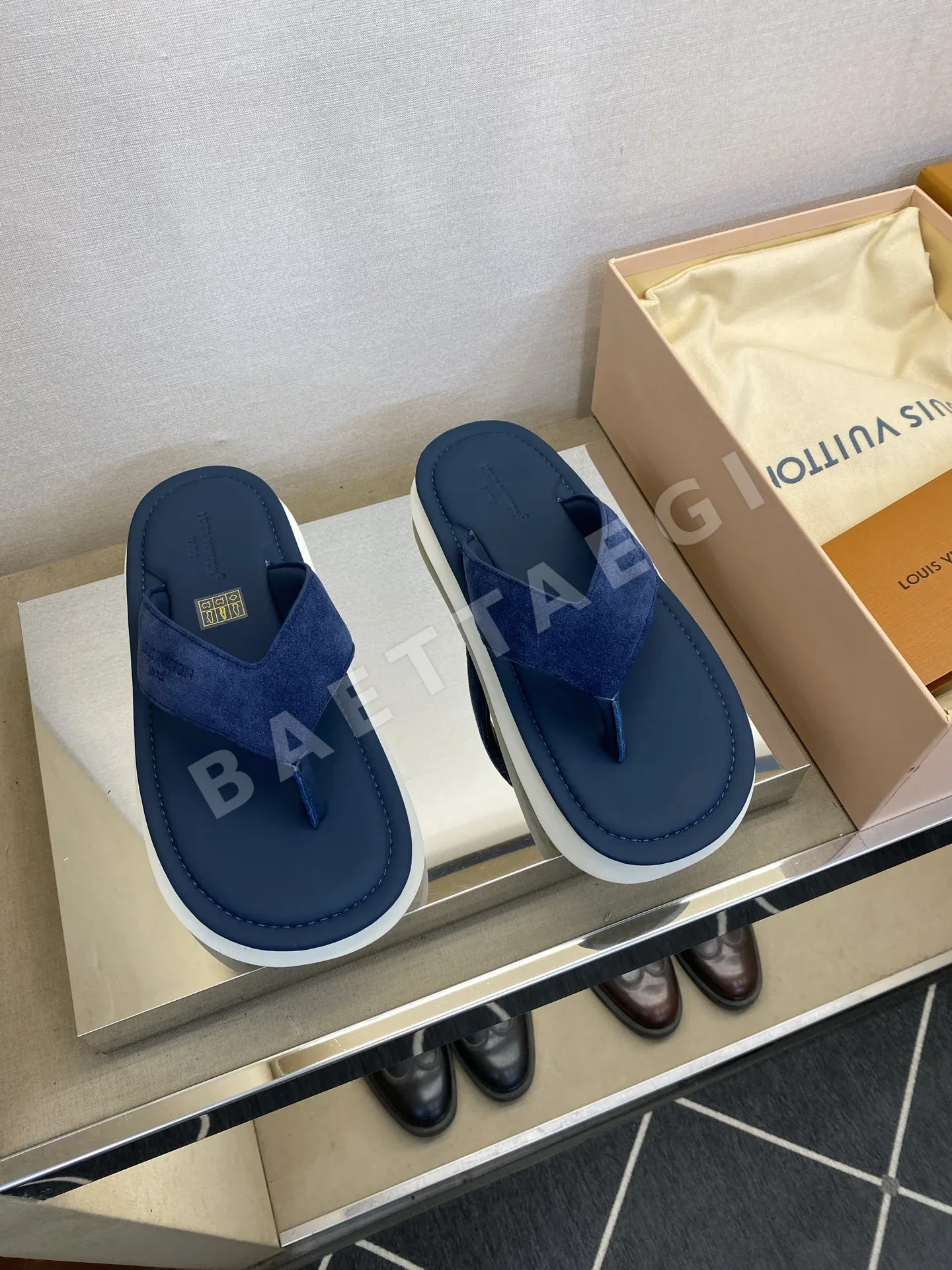 루이비통 남성 송아지가죽 슬리퍼 129593