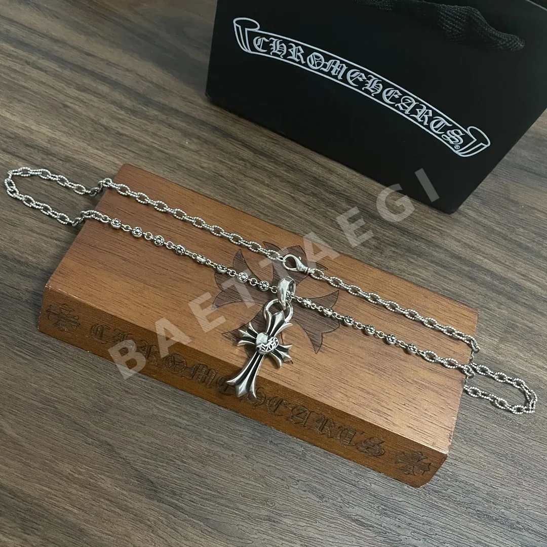 크롬하츠 클래식 하트형 크로스 펜던트 목걸이 상세 이미지 3