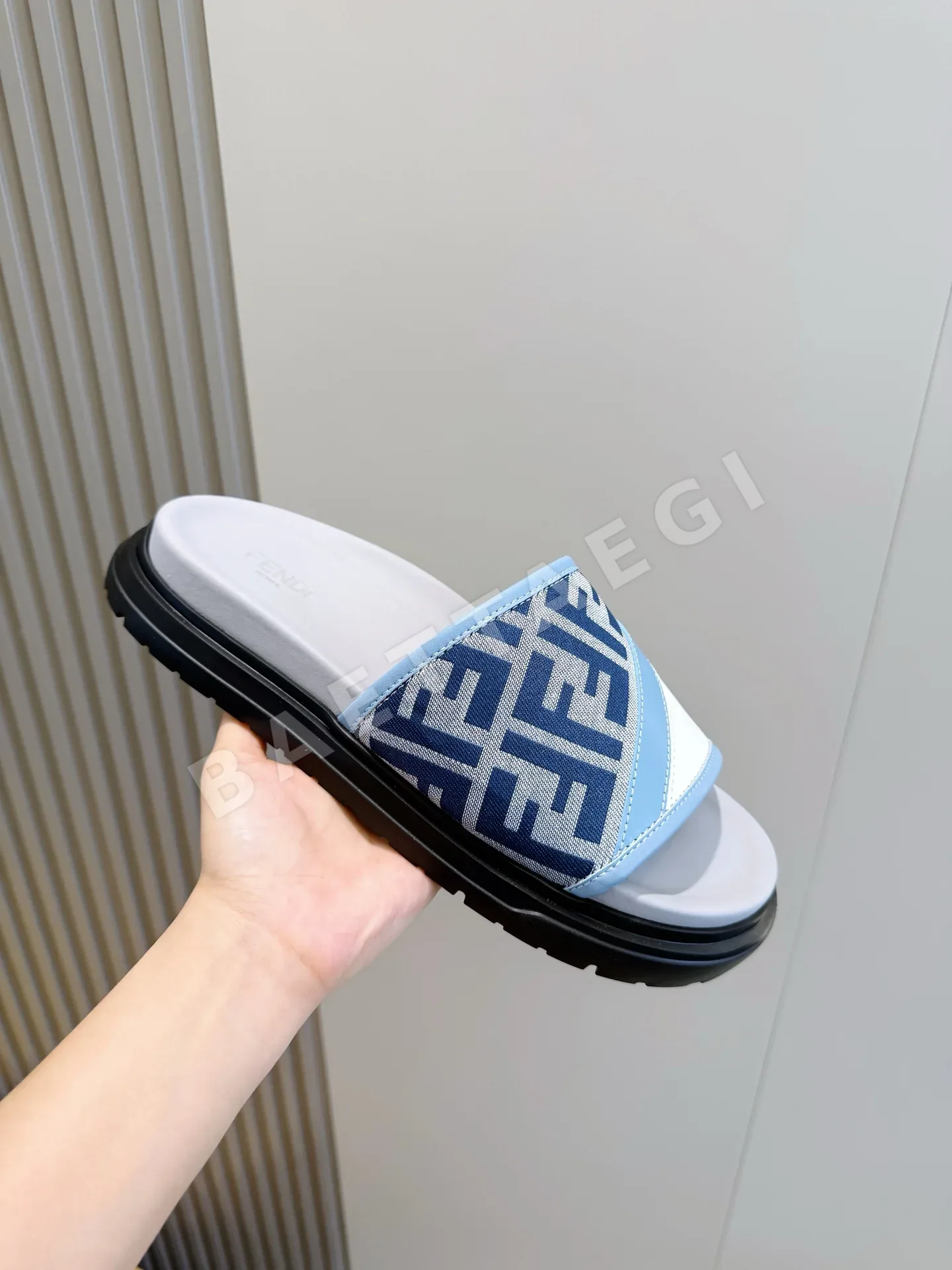 펜디 남성 컬러 블록 러버 샌들 상세 이미지 5