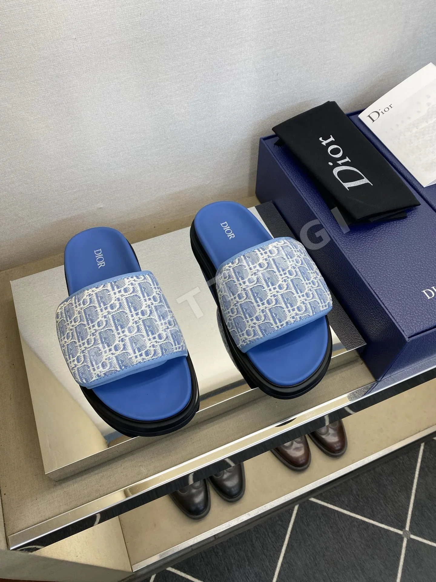 디올 남성 자수 캔버스 슬리퍼 134593