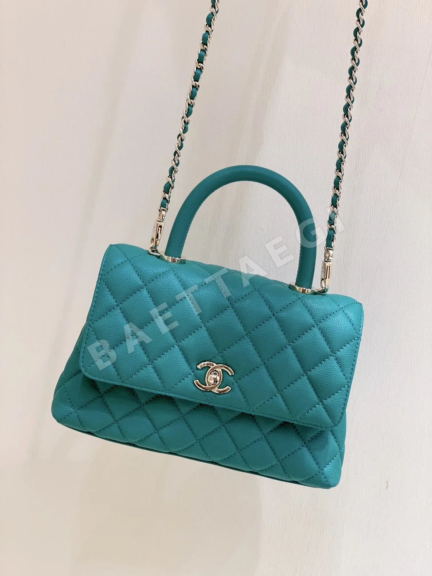샤넬 코코 핸들 22 가죽 가방 A92990 상세 이미지 5