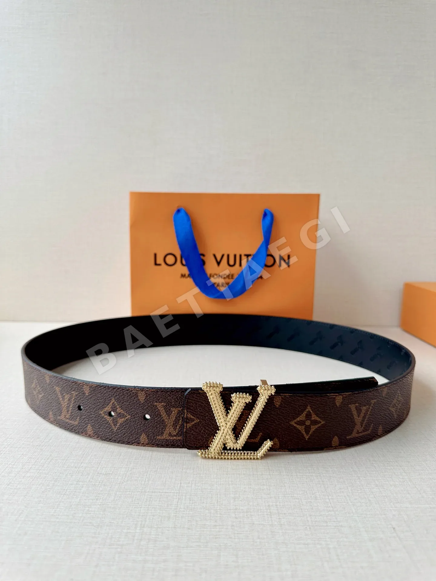 루이비통 LV 이니셜 스터드 리버서블 가죽 벨트 57702