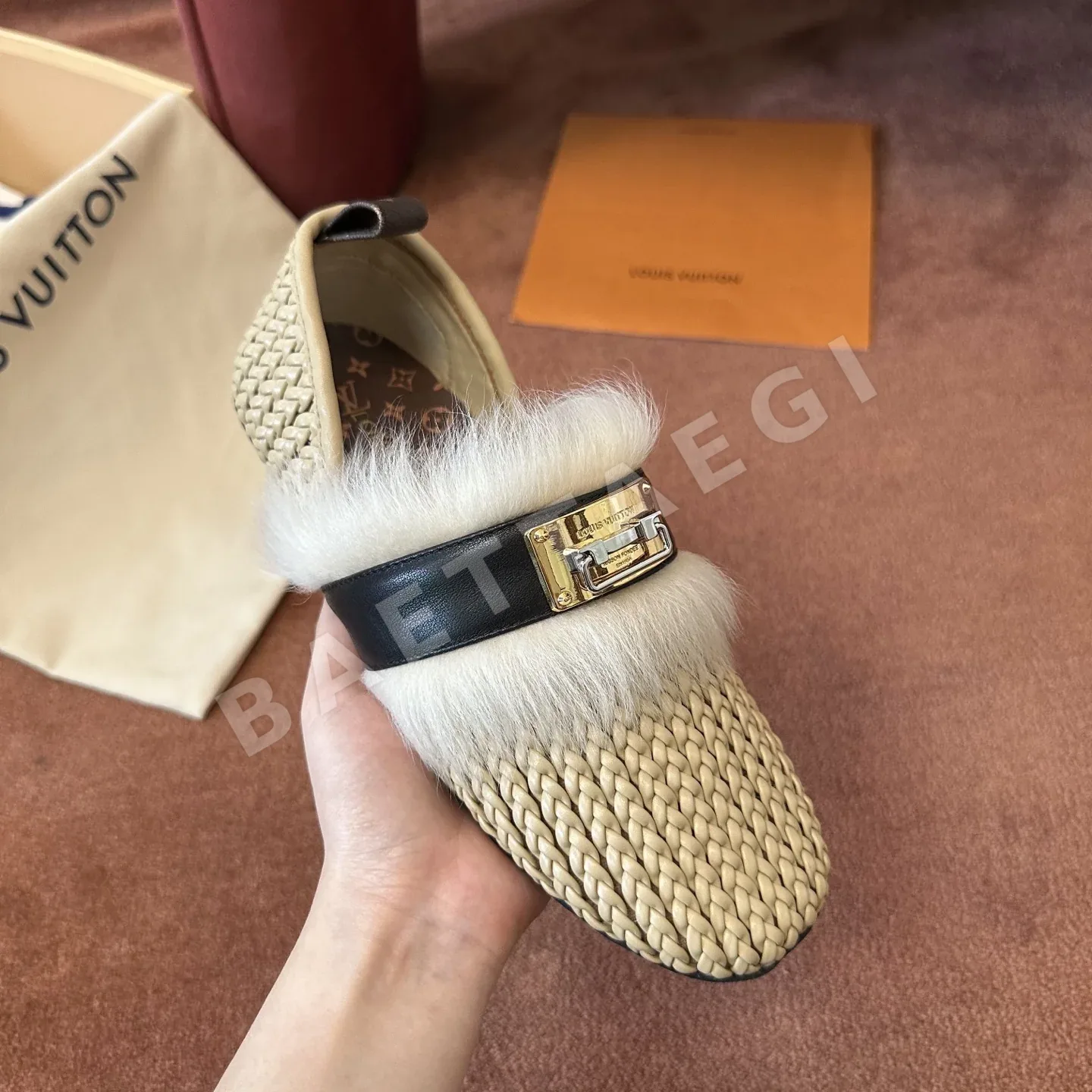 루이비통 헤이븐 플랫 클로즈드 뮬 상세 이미지 3