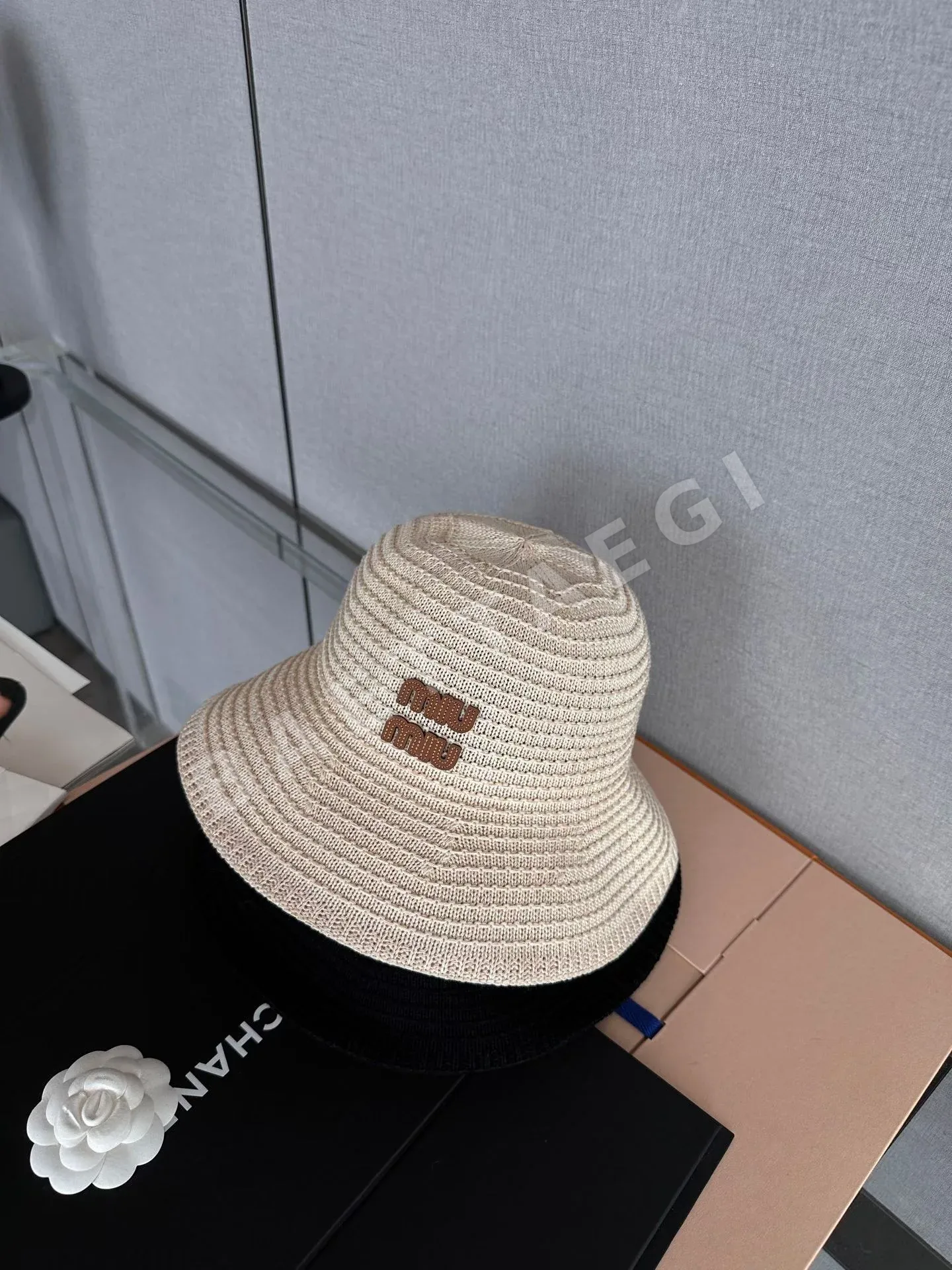 미우미우 밀짚 버킷 햇 모자 상세 이미지 2