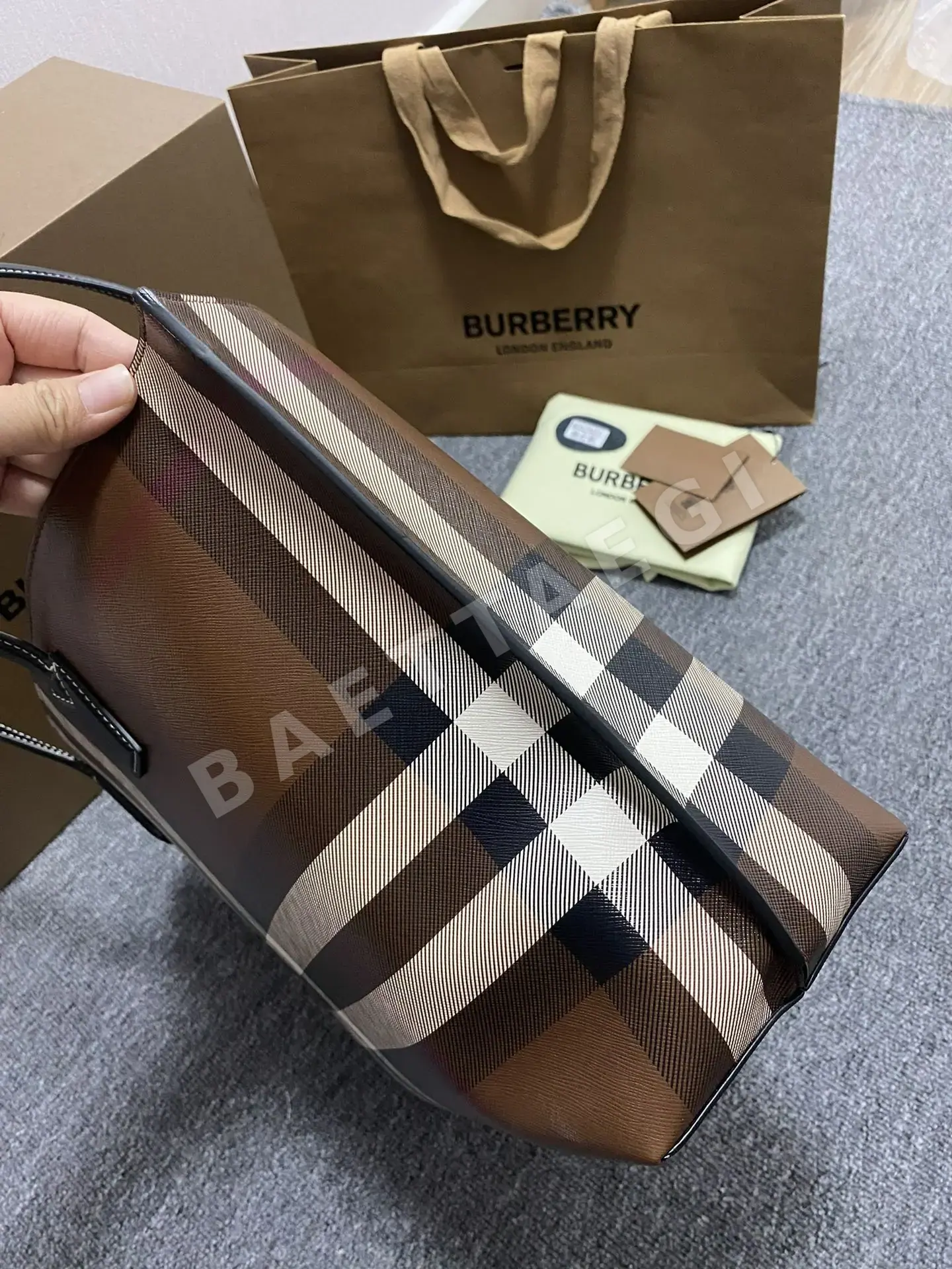 버버리 버치우드 체크 토트백 상세 이미지 5