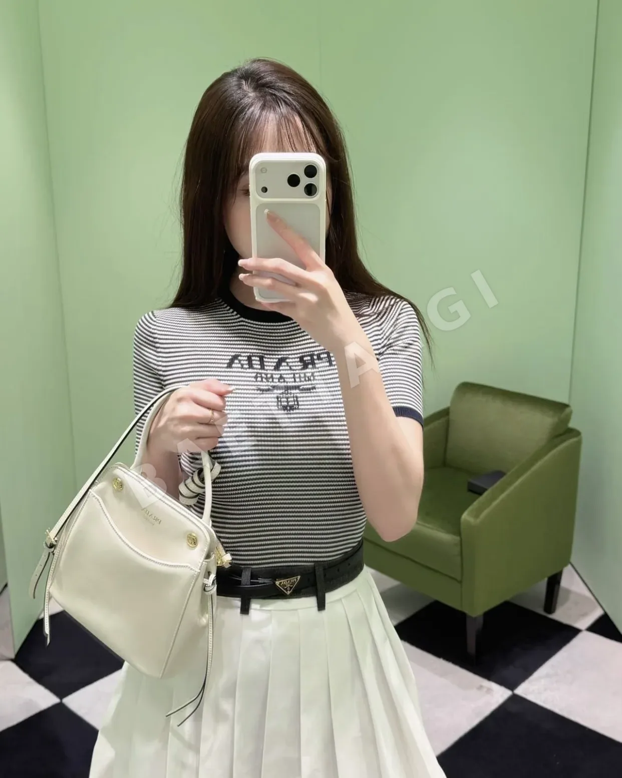 프라다 인레이 로고 실크 크루넥 반팔 셔츠 상세 이미지 7