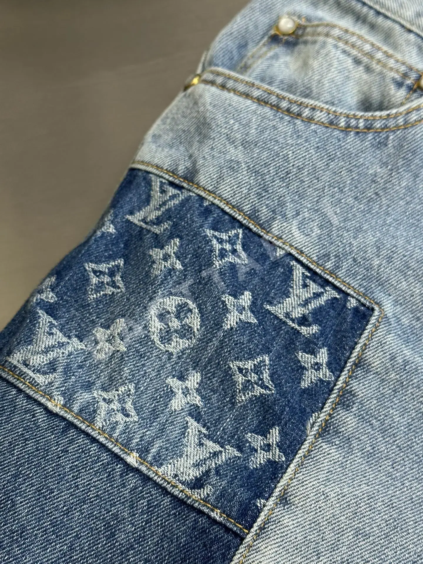 루이비통 LU 패치워크 데님 스케이트보드진 바지 상세 이미지 7