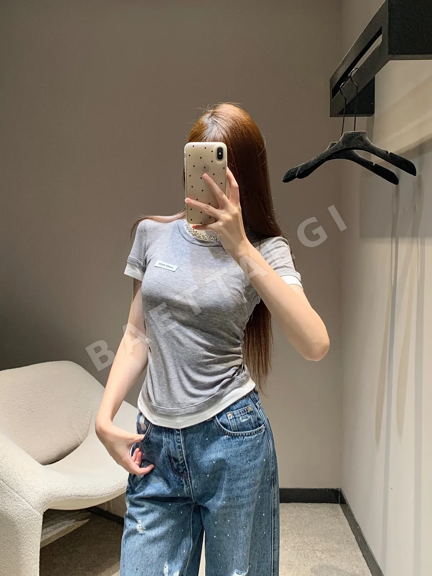 미우미우 라인스톤 장식 슬림핏 반팔 티셔츠 상세 이미지 7
