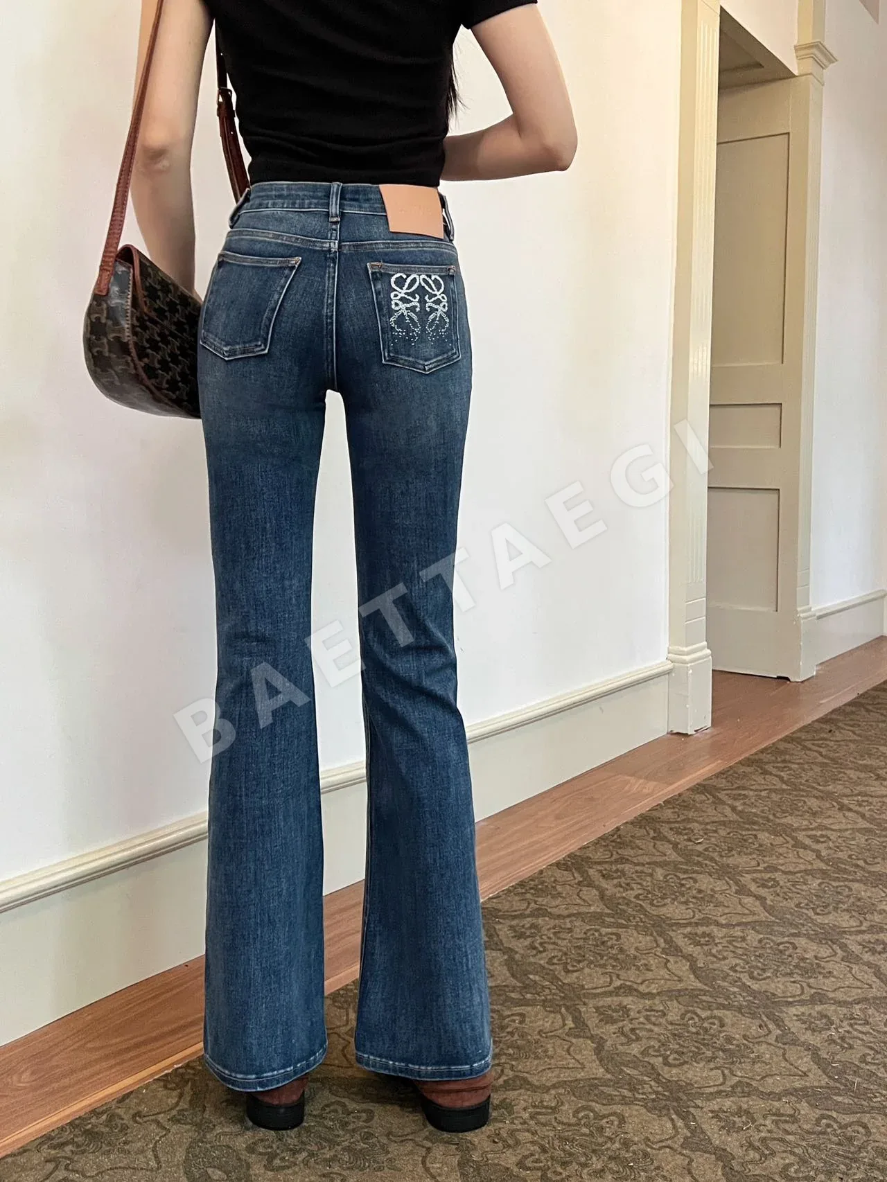 로에베 그라데이션 자수 플레어 여성 바지 상세 이미지 2