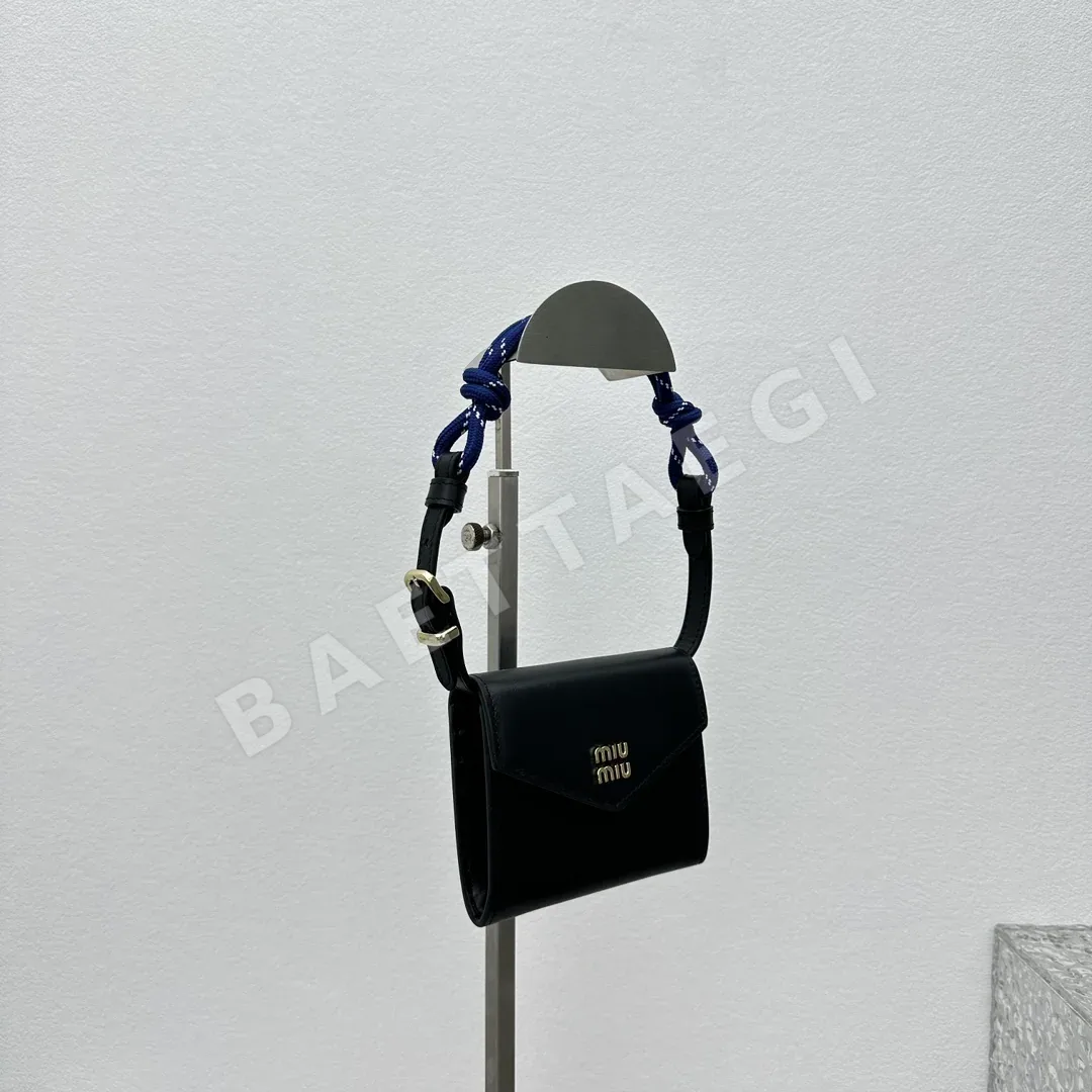 미우미우 스몰 블랙 캔버스 플랩 숄더백 상세 이미지 2