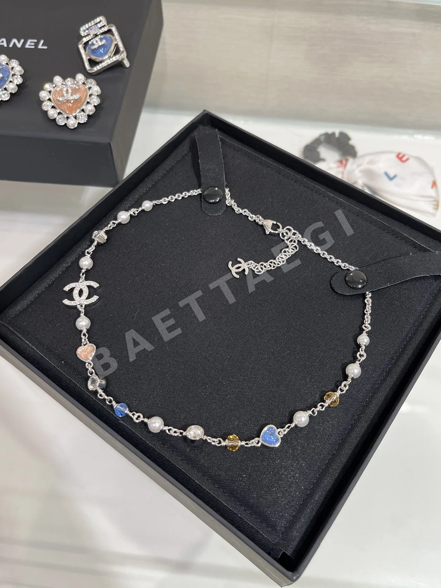 샤넬 블루핑크 하트 진주 목걸이 상세 이미지 4