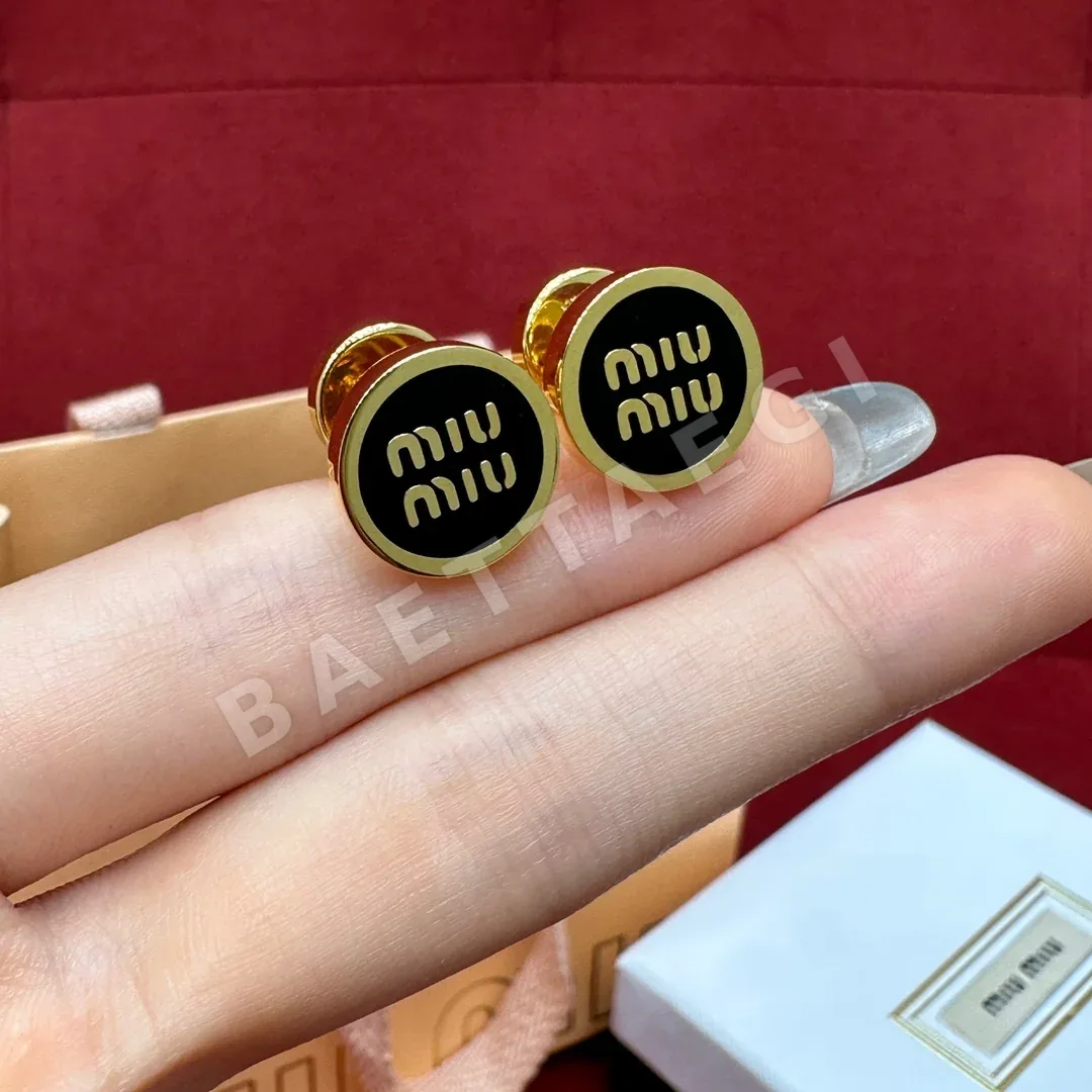 미우미우 에나멜 메탈 스터드 귀걸이 178683