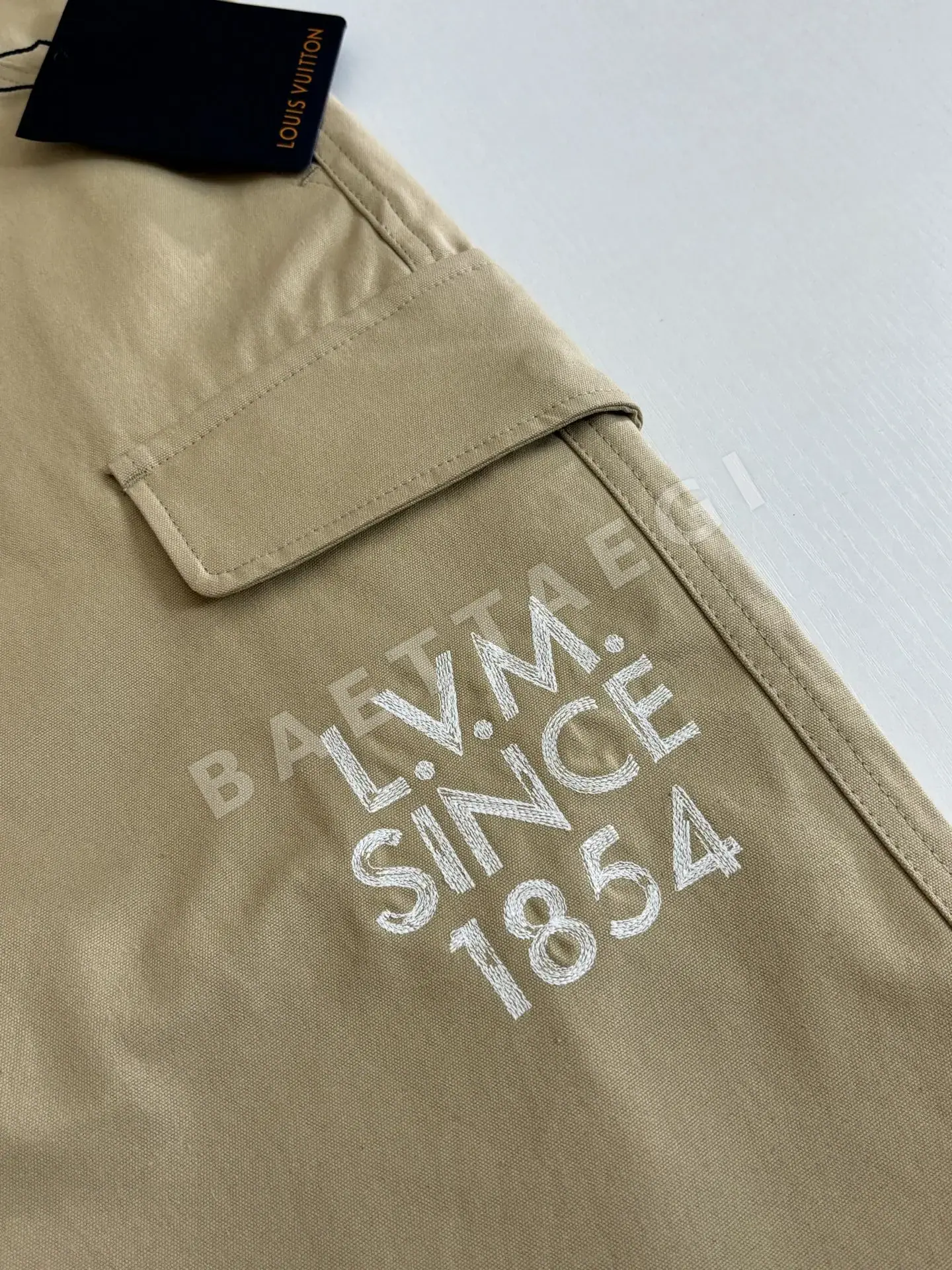 루이비통 1854 로고 자수 워크 반바지 상세 이미지 7