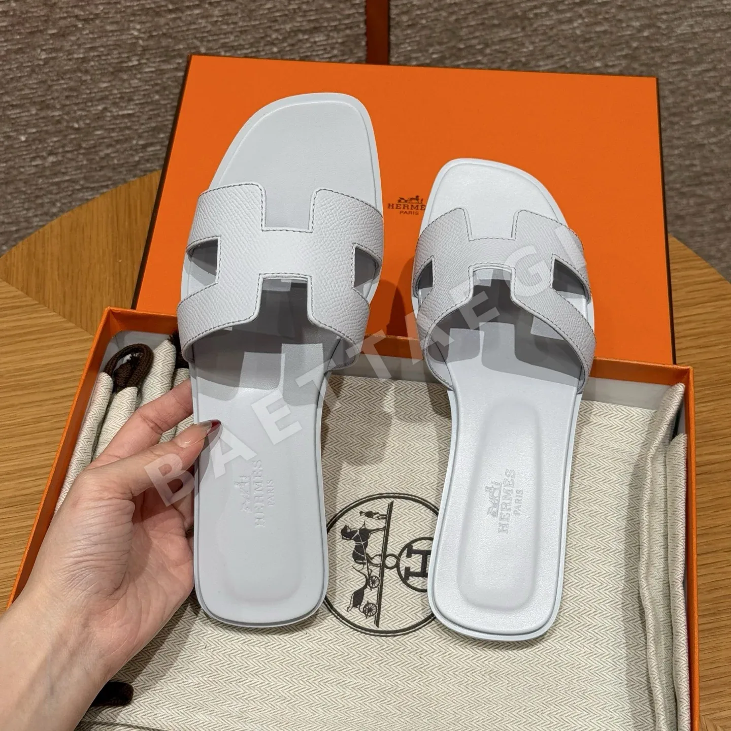 에르메스 오란 샌들 블루 가죽 H 컷아웃 상세 이미지 5