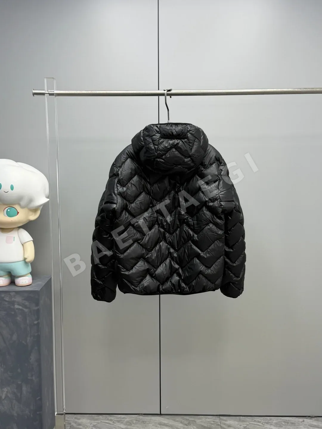 몽클레르 다크웨이브 퀼팅 후드 숏다운 패딩 상세 이미지 9