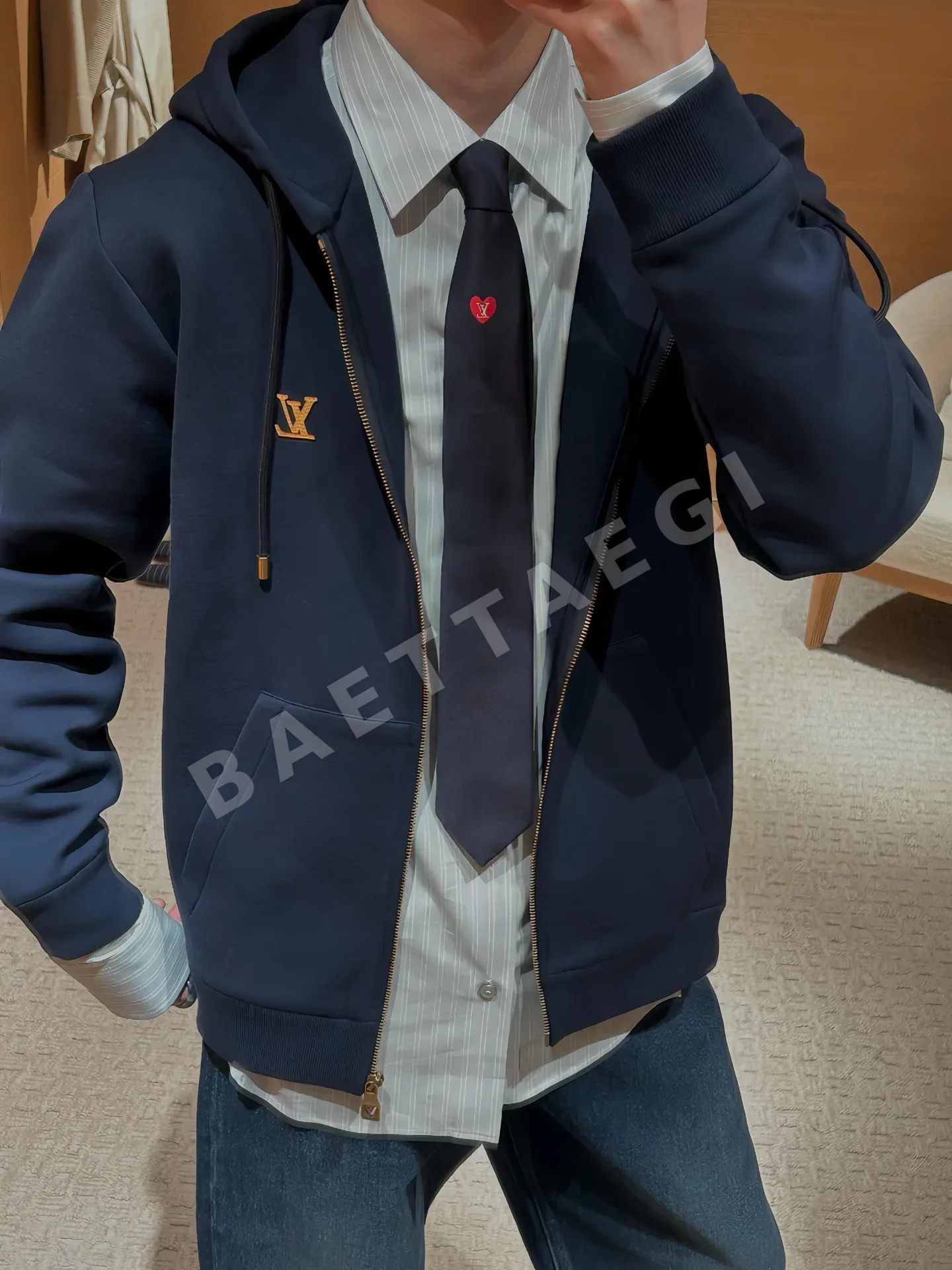 루이비통 LV 로고 집업 파커 남성 자켓 상세 이미지 18