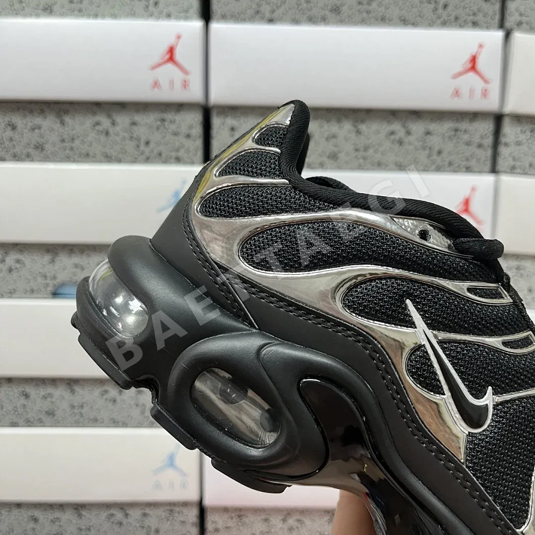 나이키 [DF] 에어 맥스 플러스 SE HJ9743-001 201075 Nike Air Max Plus SE Black Chrome 상세 이미지 9