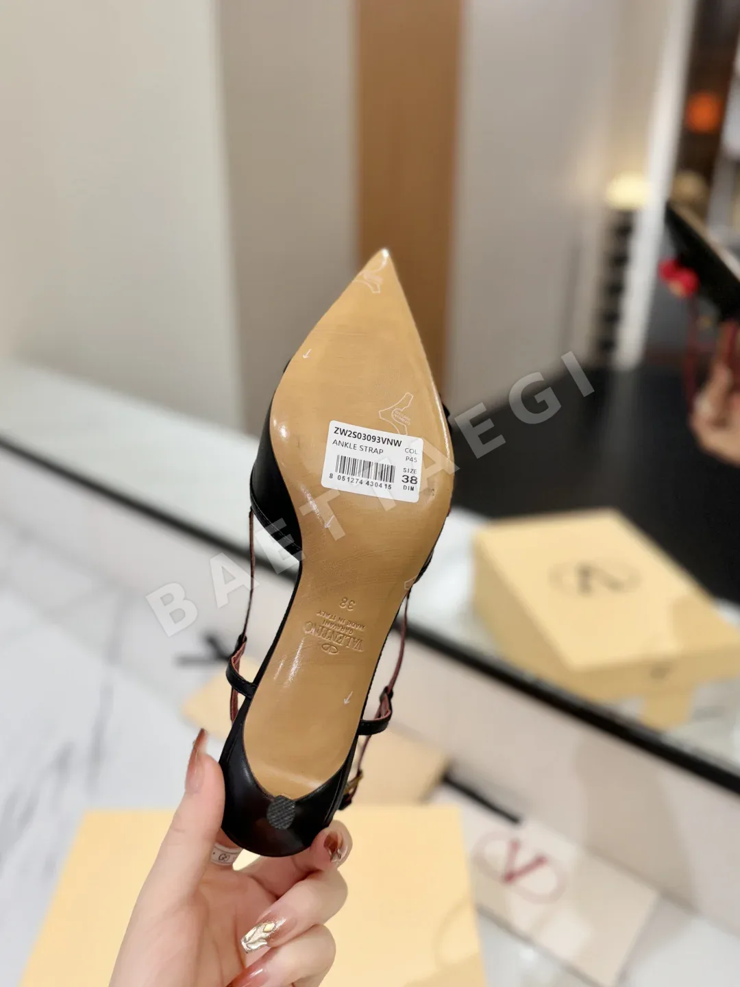 발렌티노 V 버클 브론즈 샌들 상세 이미지 9