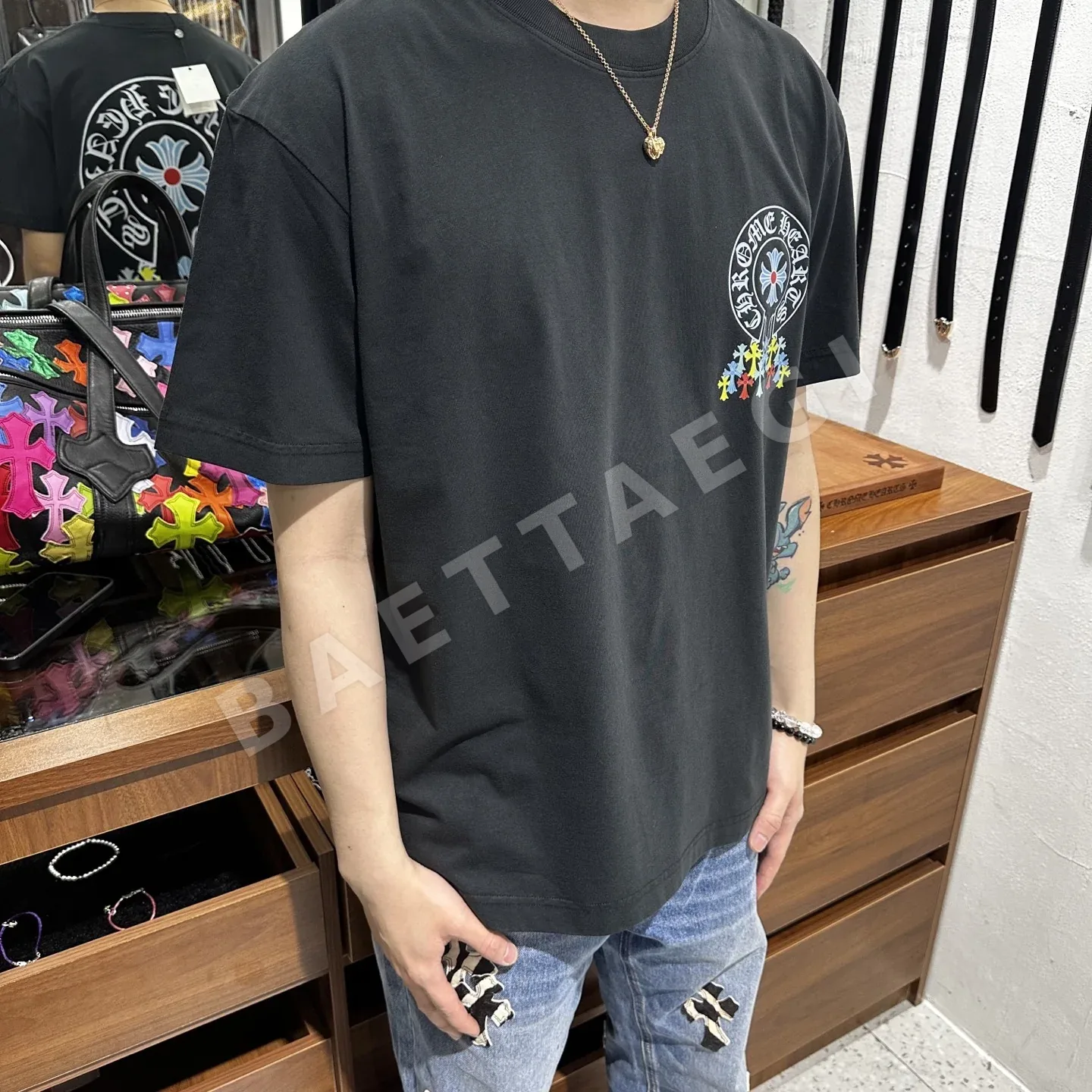 크롬하츠 블랙 호스슈 컬러풀 크로스 남성 반팔 상세 이미지 8