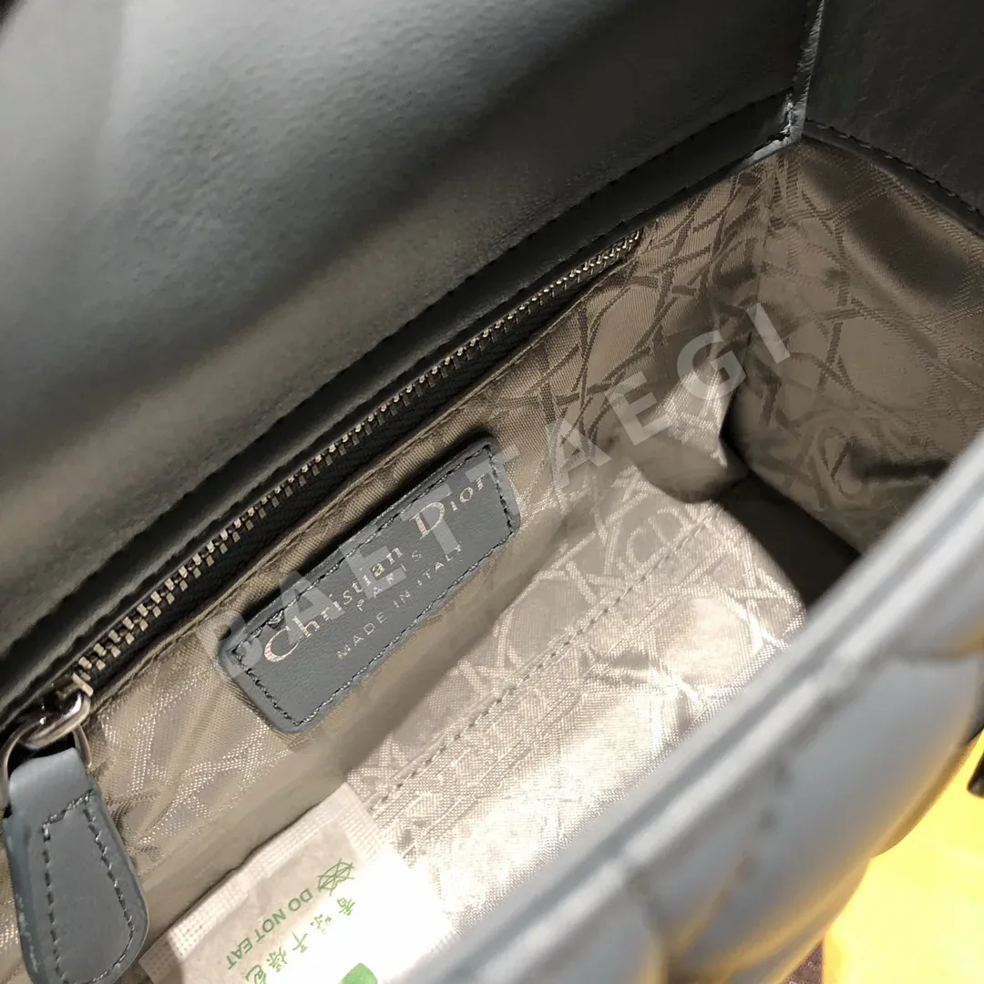 디올 레이디 클래식 램스킨 숄더백 상세 이미지 9