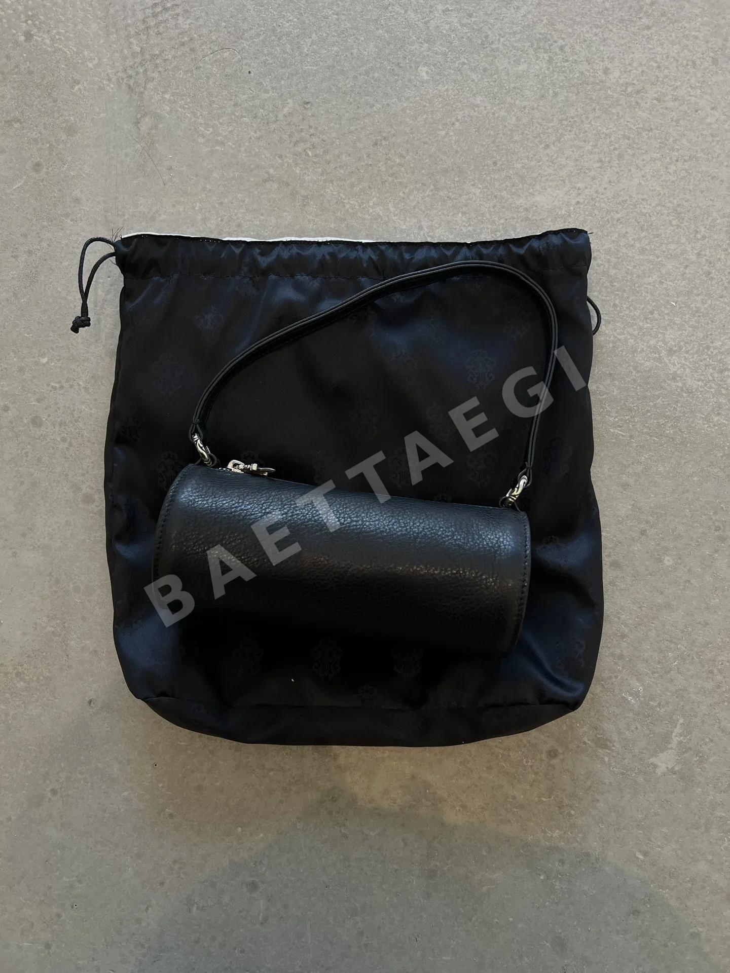 크롬하츠 925 소드 지퍼 블랙 원통형 가방 상세 이미지 2