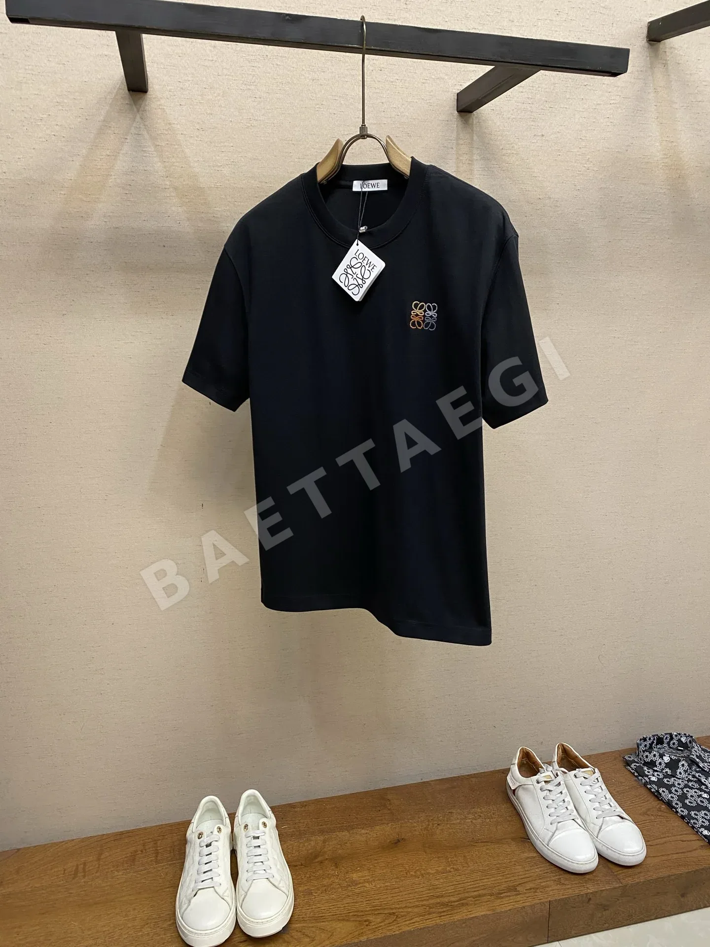 로에베 컬러블록 자수 반팔 티셔츠 149653