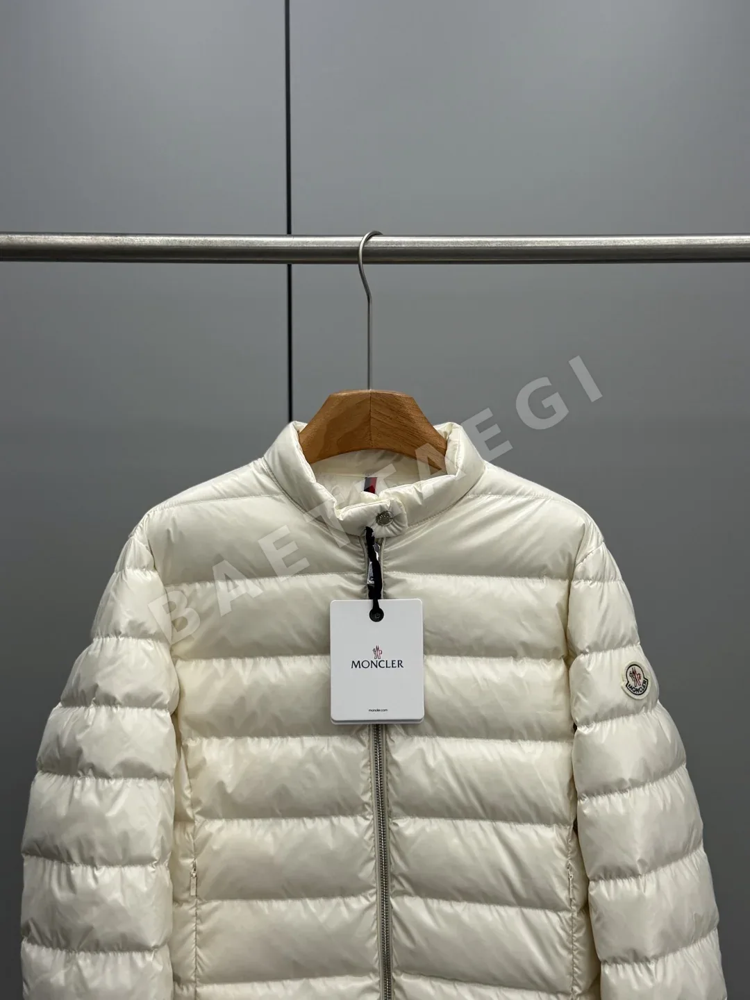 몽클레르 뉴 파피용 오일 왁스 마감 여성 패딩 상세 이미지 3