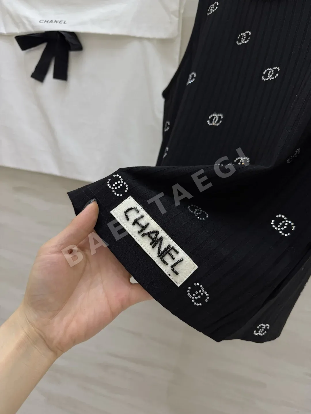 샤넬 리브 조직 더블 C 로고 여성 반팔 티셔츠 상세 이미지 4