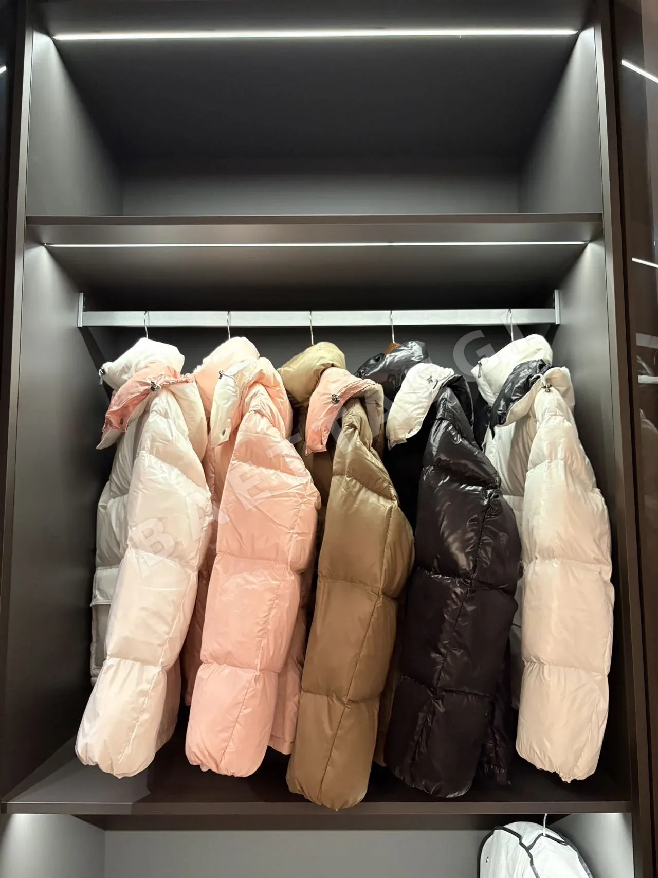 몽클레르 아베(Moncler Abbaye) 다운 재킷 상세 이미지 8