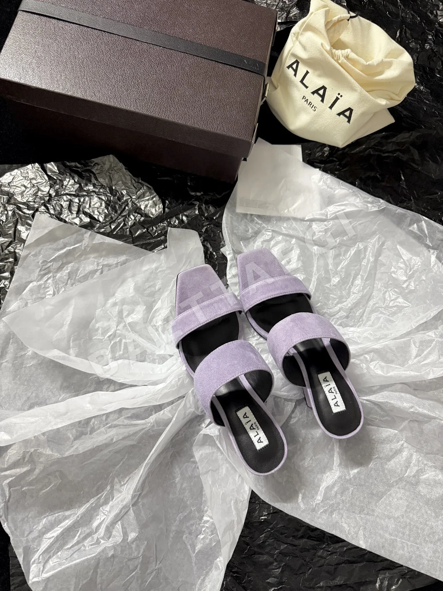 알라이아 미니멀리스트 뮬 탭 힐 신발 121299