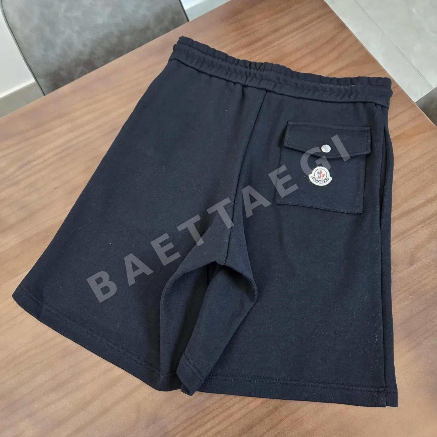 몽클레르 발렌타인데이 로고 자수 면 플리스 남성 반바지 P200 상세 이미지 2