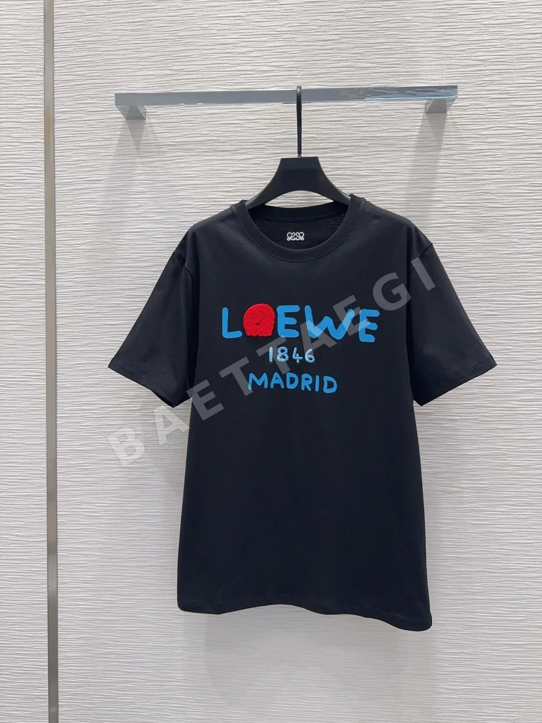 로에베 심플 레귤러핏 여성 반팔 티셔츠
