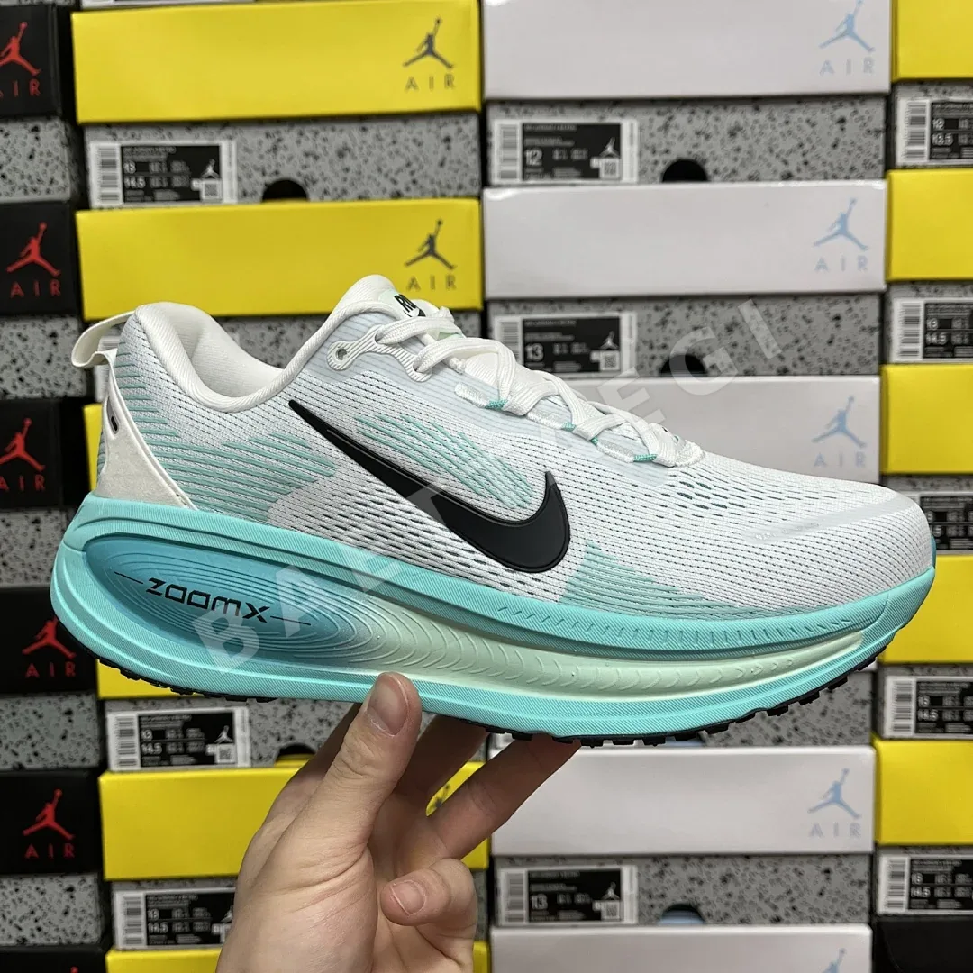 나이키 줌 보메로 18 HM6803-103 201106 Nike Zoom Vomero 18