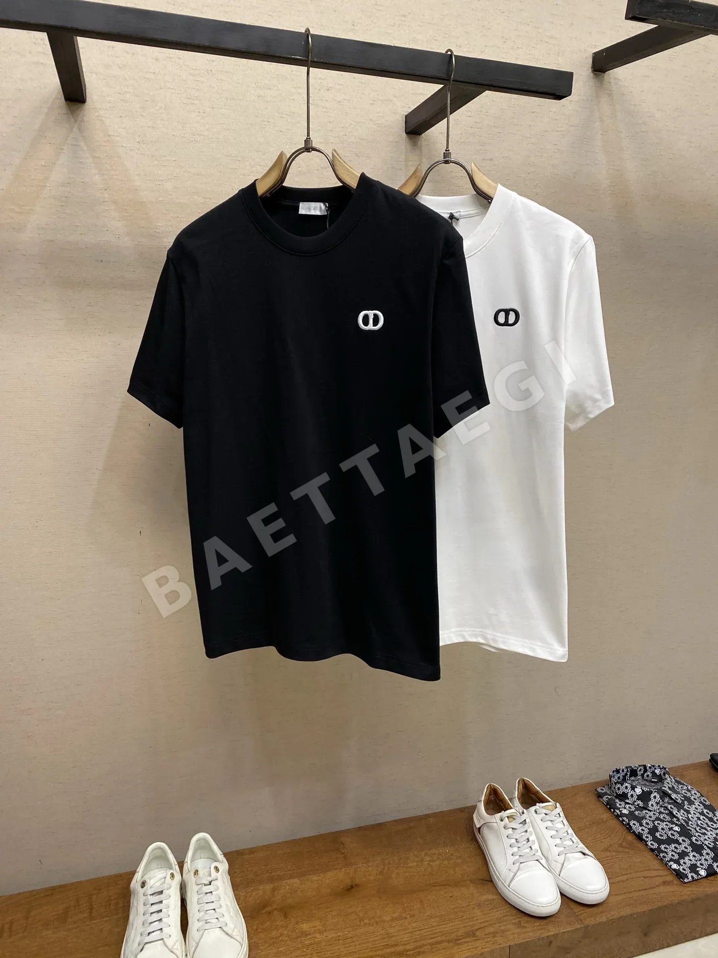 디올 자수 크루넥 코튼 반팔 티셔츠 1437 상세 이미지 3