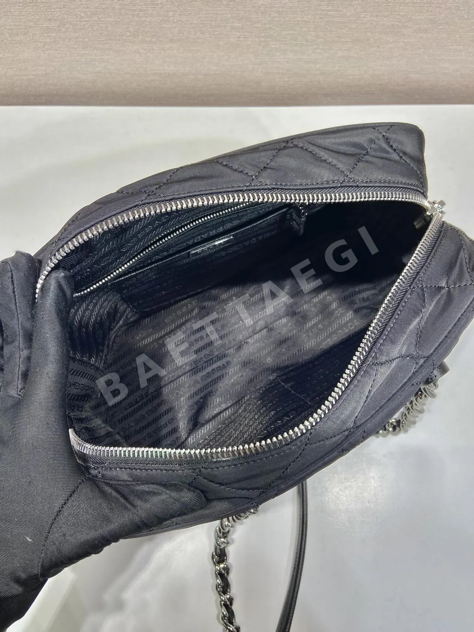 프라다 나일론 카메라백 1BD641 상세 이미지 8