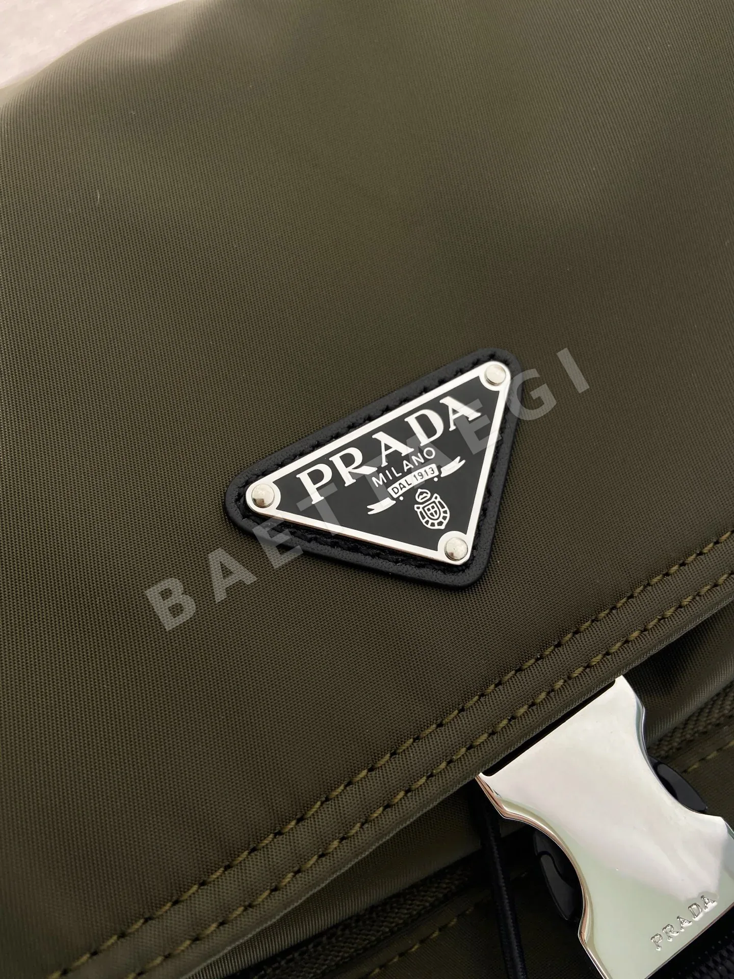 프라다 Explore 멀티포켓 백팩 2VZ118 상세 이미지 7