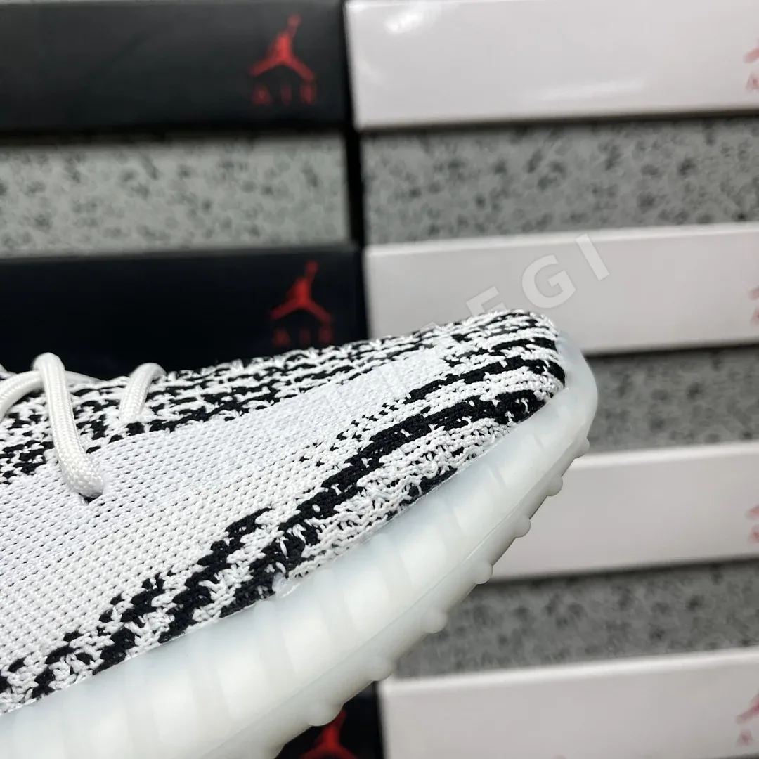 아디다스 [R] 이지 부스트 350 V2 CP9654 200741 Adidas Yeezy Boost 350 V2 상세 이미지 2