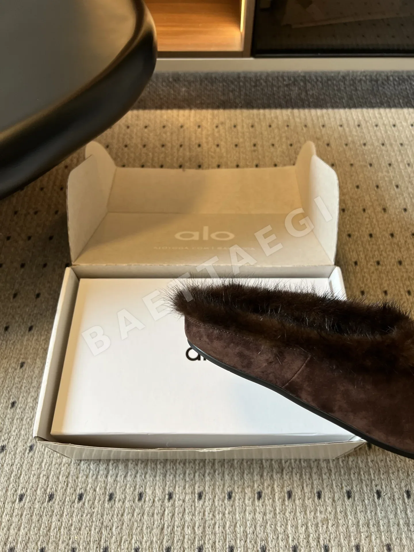 알로 요가(Alo Yoga) 퍼 슬리퍼/뮬 상세 이미지 8