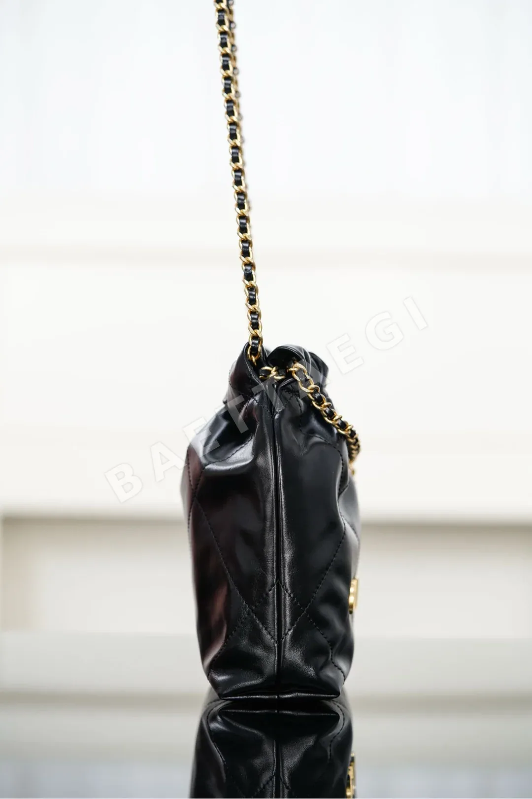 샤넬 블랙 금장 소가죽 체인백 22백 미니 상세 이미지 7